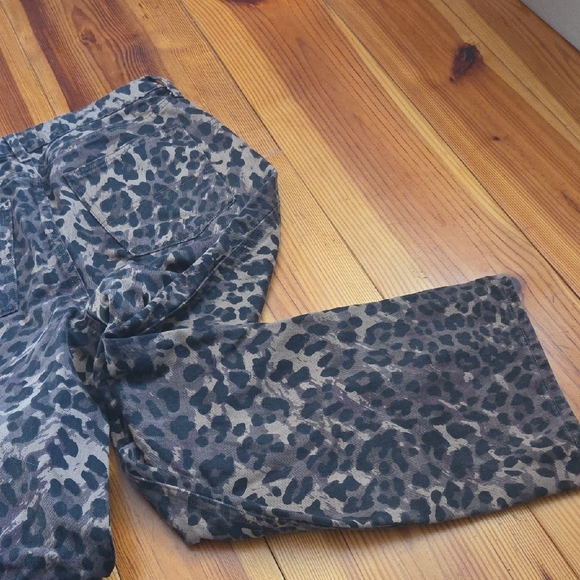 NWT Abercrombie & Fitch Brown Leopard Print Slouchy Jeans - Picture 6 of 6